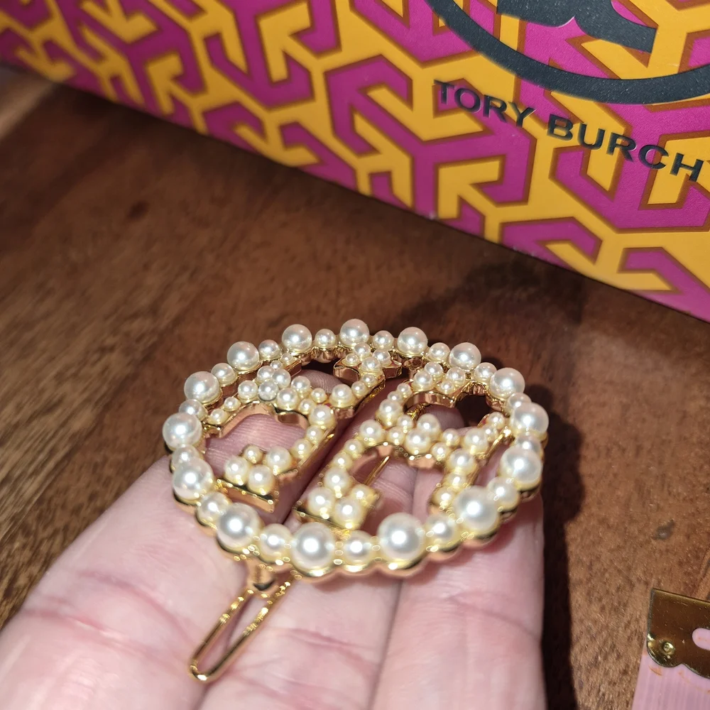 Tory Burch Pearl Logo Hair Clip - Gold & White